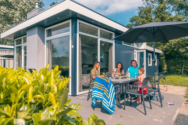EuroParcs De Biesbosch: chalet (foto 1, bron: EuroParcs)